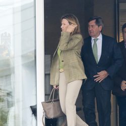 Miriam Lapique y Alfonso Cortina visitan a Caritina Goyanes y a su hija