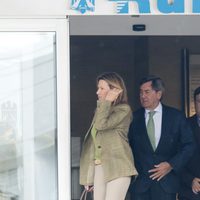 Miriam Lapique y Alfonso Cortina visitan a Caritina Goyanes y a su hija