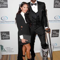 Kobe Bryant y Vanessa Bryant en la 16ª gala de Investigación del Cáncer de Mujeres