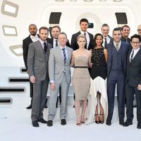 Equipo al completo de 'Star Trek: En la oscuridad' en la premiere en Londres