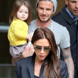 David Beckham con Harper Seven y Victoria Beckham en París