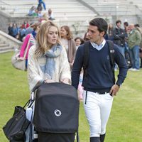 Marta Ortega y Sergio Álvarez pasean con su hijo Amancio en el Concurso de Saltos de Madrid 2013