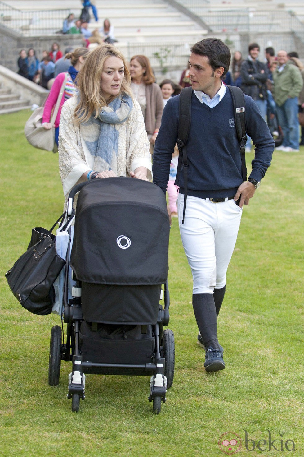 Marta Ortega y Sergio Álvarez pasean con su hijo Amancio en el Concurso de Saltos de Madrid 2013