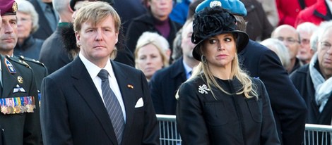 Los Reyes Guillermo Alejandro y Máxima de Holanda en el Día de los Caídos