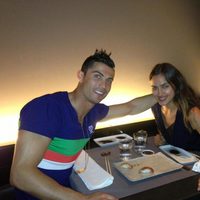 Cristiano Ronaldo e Irina Shayk de cena romántica japonesa