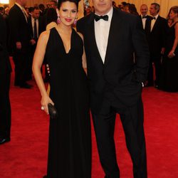 Hilaria Thomas y Alec Baldwin en la Gala del MET 2013