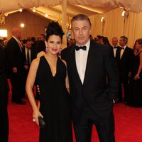 Hilaria Thomas y Alec Baldwin en la Gala del MET 2013