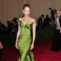 Uma Thurman en la Gala del MET 2013