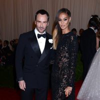 Tom Ford y Joan Smalls en la Gala del MET 2013