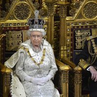 La Reina Isabel y el Duque de Edimburgo en la lectura del programa legislativo del Gobierno Británico