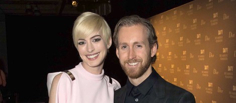 Anne Hathaway y Adam Shulman en la cena de la Fundación de Artistas de Nueva York