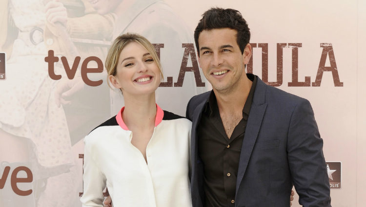 Mario Casas y María Valverde en la presentación de 'La Mula'