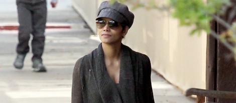 Halle Berry dirigiéndose al colegio de su hija Nahla