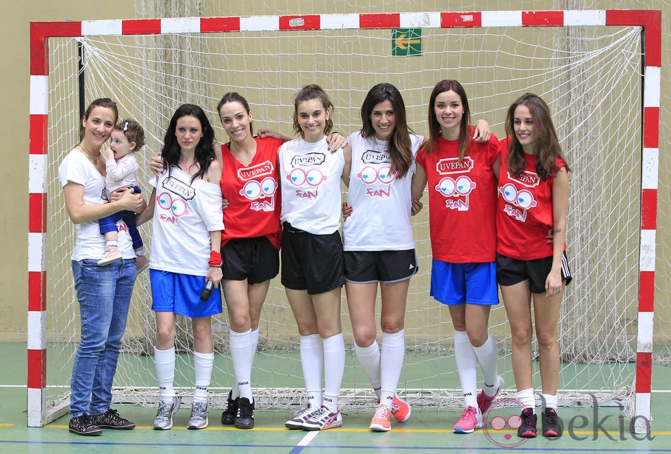 Equipo femenino del partido solidario en Madrid