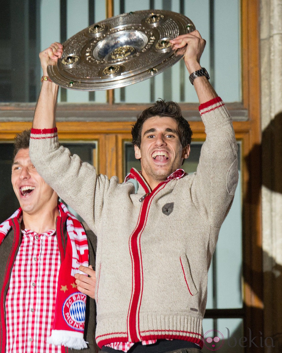 Javi Martínez celebra el título de la Bundesliga