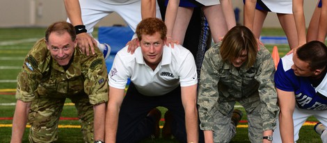 El Príncipe Harry de Inglaterra 'se convierte' en animadora en los Warrior Games