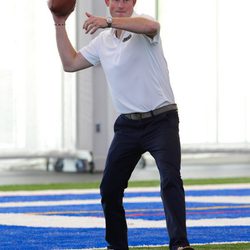 Harry de Inglaterra jugando al fútbol americano en los Warrior Games