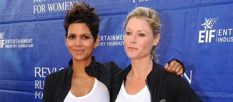 Halle Berry y Julie Bowen en la Carrera para Mujeres de Revlon en Los Angeles