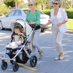 Elsa Pataky con su hija India Rose y su madre Cristina Medianu