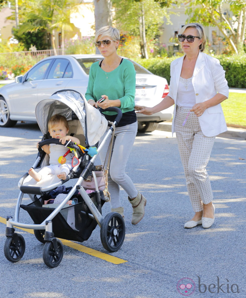 Elsa Pataky con su hija India Rose y su madre Cristina Medianu