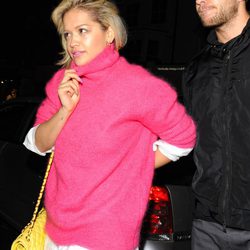 Rita Ora y el DJ Calvin Harris en la fiesta de Daft Punk