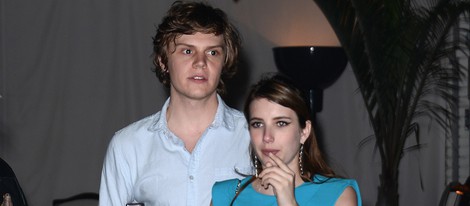 Emma Roberts y Evan Peters en la Cena de Cosméticos organizada por Vogue y MAC