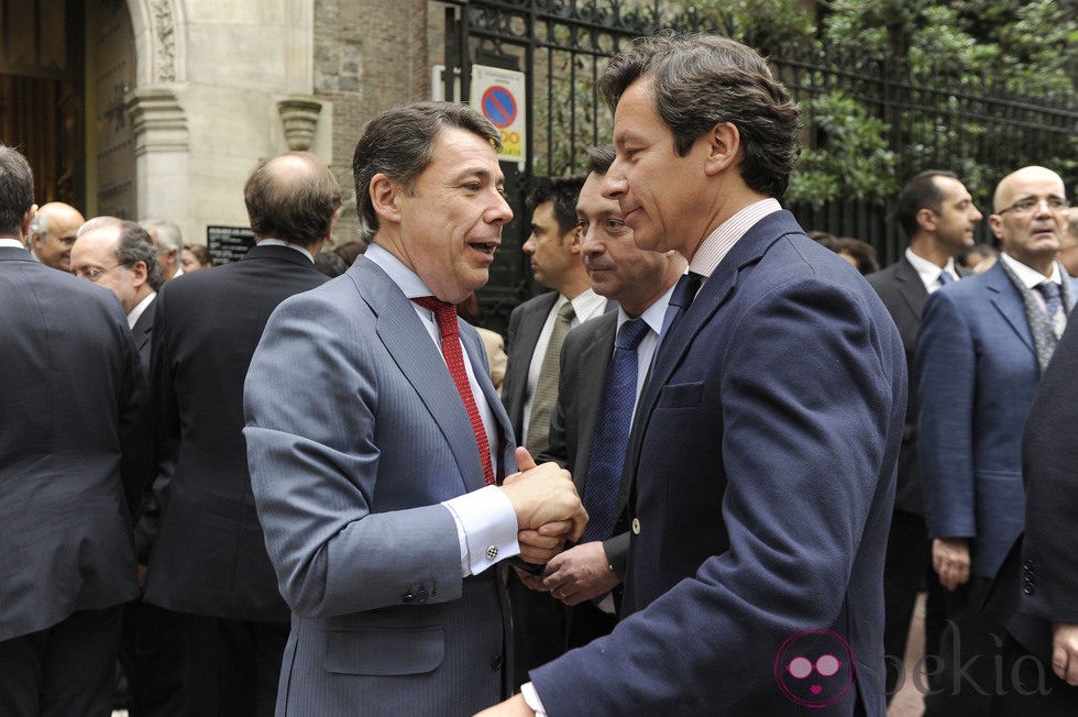 Ignacio González en el funeral de Mercedes de la Merced