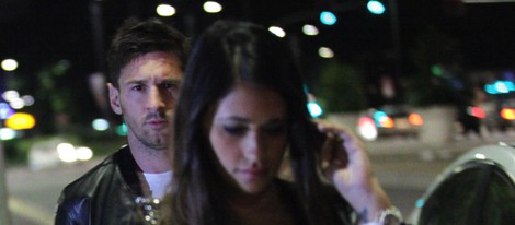 Leo Messi y Antonella Roccuzzo a la salida de un restaurante de Milán