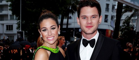 Blanca Suárez y Jeremy Irvine en la ceremonia de apertura del Festival de Cannes 2013