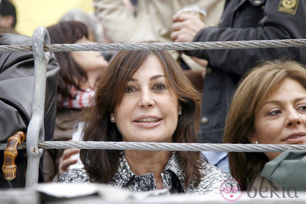 Carmen Martínez-Bordiú en Las Ventas en la corrida del día de San Isidro 2013