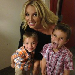 Britney Spears con sus hijos en Twitter