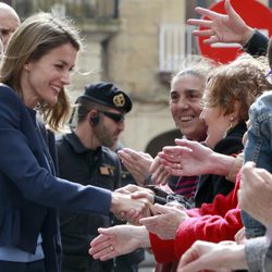 La Princesa Letizia saluda a lo ciudadanos en Haro