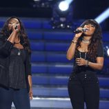 Candice Glover y Jennifer Hudson interpretando 'Inseparable' en la final de 'American Idol'