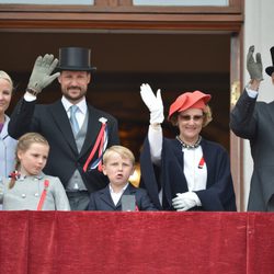 Los Reyes, los Príncipes y sus hijos celebran el Día Nacional de Noruega 2013