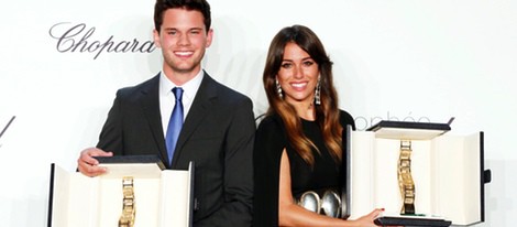 Blanca Suárez y Jeremy Irvine en la entrega del Trofeo Chopard en Cannes 2013