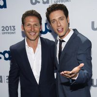 Mark Feuerstein y Paulo Costanzo en los Upfronts 2013 de Usa Network