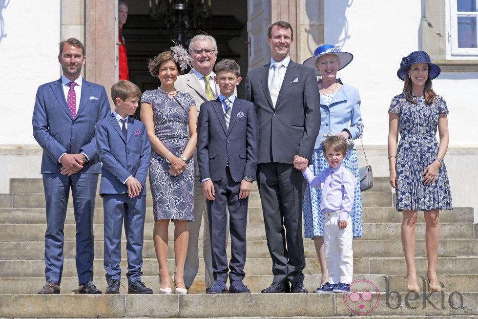 Alexandra Manley y Martin Jørgensen y la Familia Real Danesa en la confirmación del Príncipe Nicolás de Dinamarca