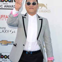 PSY en la alfombra roja de los Billboard Music Awards 2013