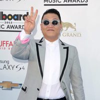 PSY en la alfombra roja de los Billboard Music Awards 2013