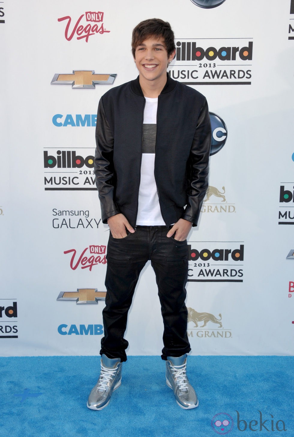 Austin Mahone en la alfombra roja de los Billboard Music Awards 2013