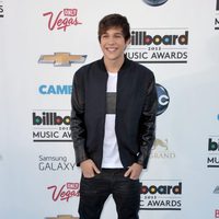 Austin Mahone en la alfombra roja de los Billboard Music Awards 2013