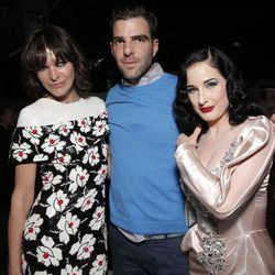 Milla Jovovich, Zachary Quinto y Dita Von Teese en Cannes en la fiesta de un licor