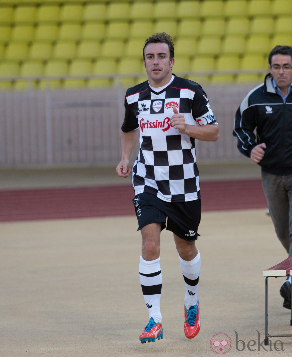 Fernando Alonso en un partido benéfico en Mónaco