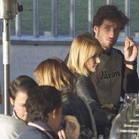 Feliciano López y Alba Carrillo tomando algo en un partido benéfico de pádel en Madrid