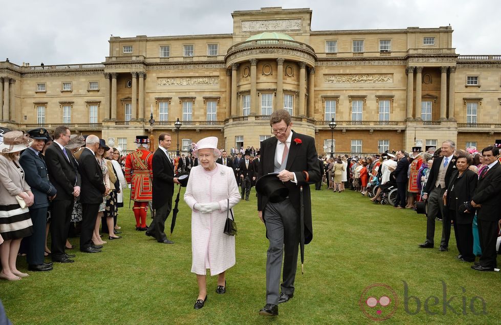 La Reina Isabel II en la Garden Party en Buckingham Palace 2013