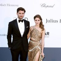 Olivia Palermo y Johannes Huebl en la gala amfAR del Festival de Cannes 2013