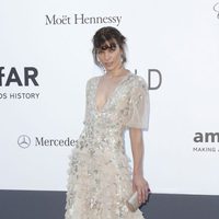 Milla Jovovich en la gala amfAR del Festival de Cannes 2013