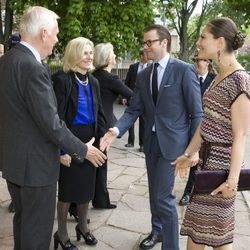 Los Príncipes Victoria y Daniel de Suecia a su llegada al Instituto de Cultura Italiana