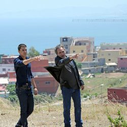 Álex González y José Coronado en la grabación de 'El Príncipe' en Ceuta