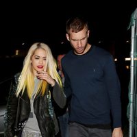 Calvin Harris y Rita Ora de paseo por la capital británica